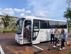 【12月15日（日）開催！】バスで行く～日帰りお家見学の旅～！
遠足気分でオーナー様宅を訪問♪建築中の現場見学して頂けます！！