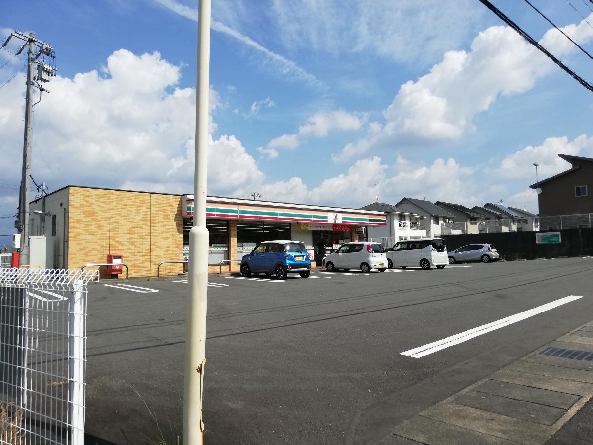 セブンイレブン　掛川インター店まで約700m（徒歩9分）　24時間営業店員さんの対応が良いとの声が多数あります。