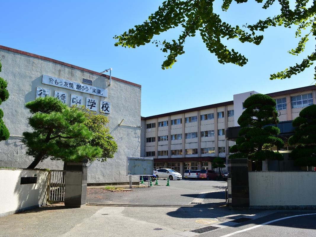 行橋中学校まで約1.6km（徒歩20分／車で約5分）　部活動に励んだり、勉強をがんばったり、大人になる第一歩を学ぶ場所です。