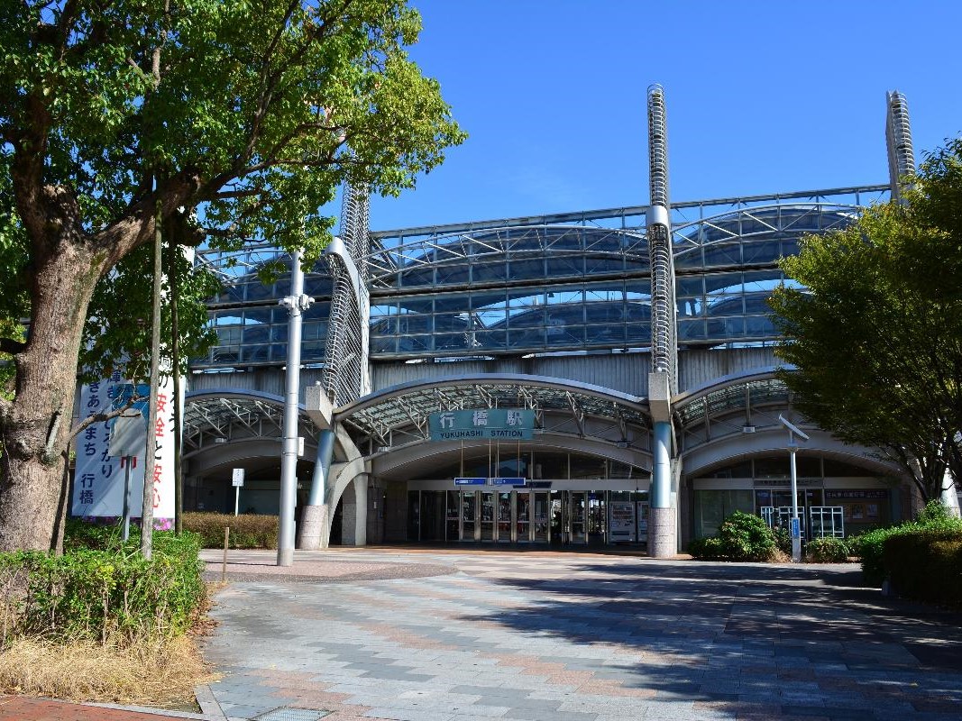 JR日豊本線「行橋」駅まで約1.5km（徒歩19分／車で約4分）　駅まで少し距離がありますが、閑静な住宅街で静かに暮らしたいご家族におすすめです。