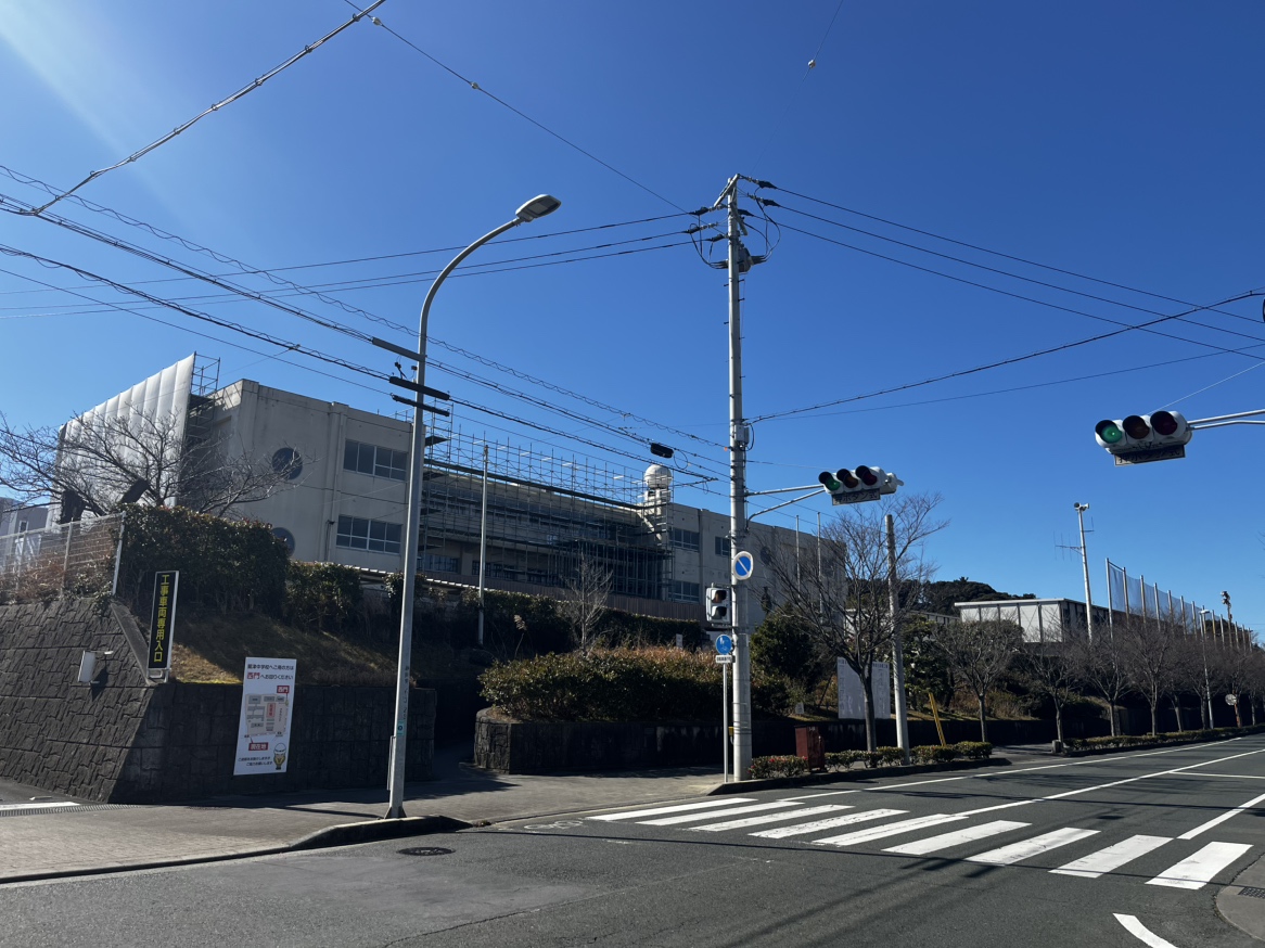 湖西市立鷲津中学校まで約700m（徒歩9分）　中学校も近く、部活で遅くなっても安心ですね。