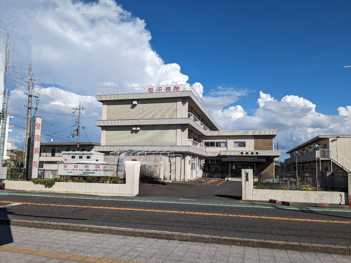 堅田病院まで約1.5km（徒歩19分）　診療時間：9:00～12:00（月～土）