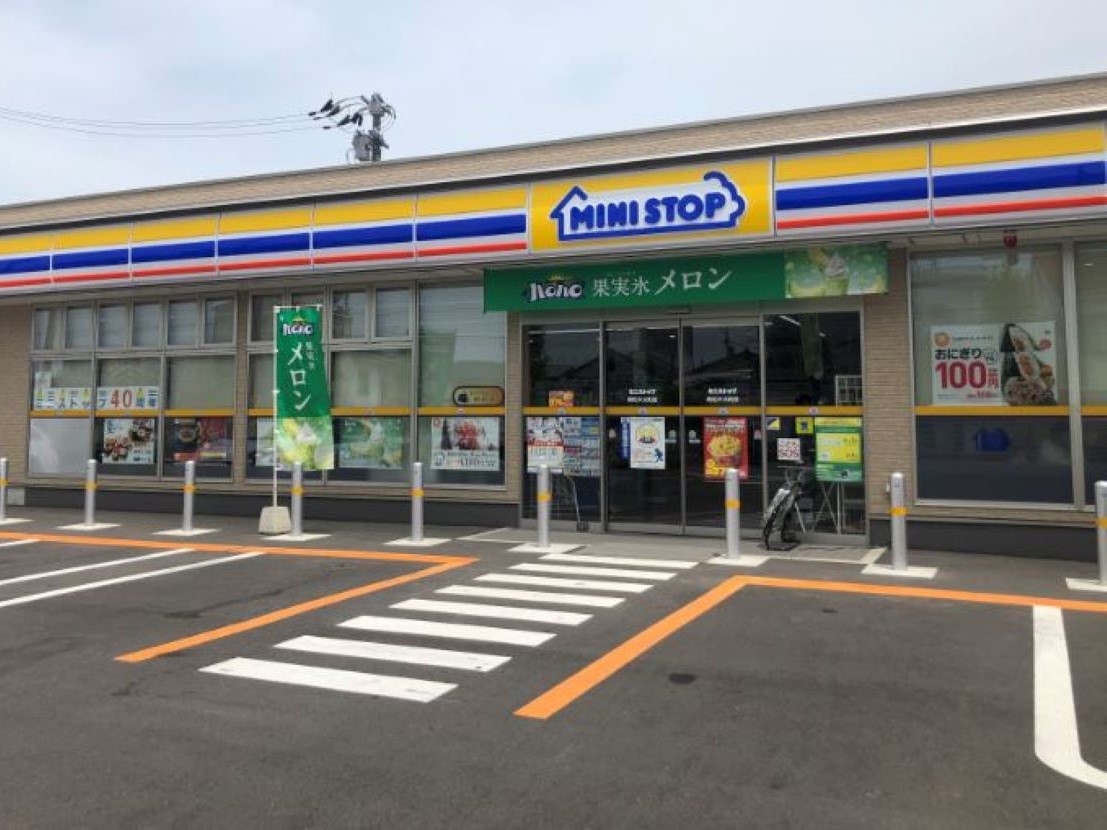 ミニストップ　高松木太町店まで約300m（徒歩4分）　歩いてすぐの場所にあります。ちょっとしたお買い物など近くにコンビニがあるととても便利ですよね。