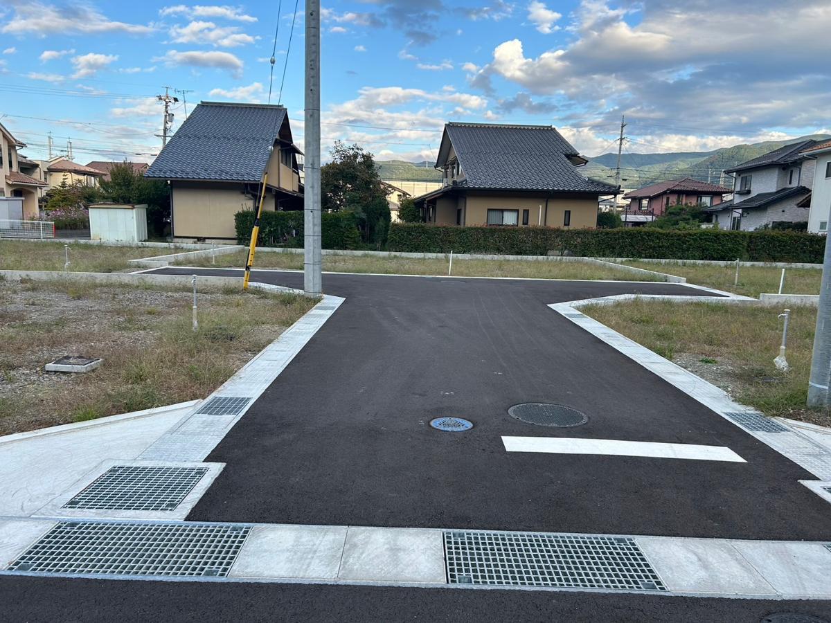 区画⑥の南側道路と区画⑧です　