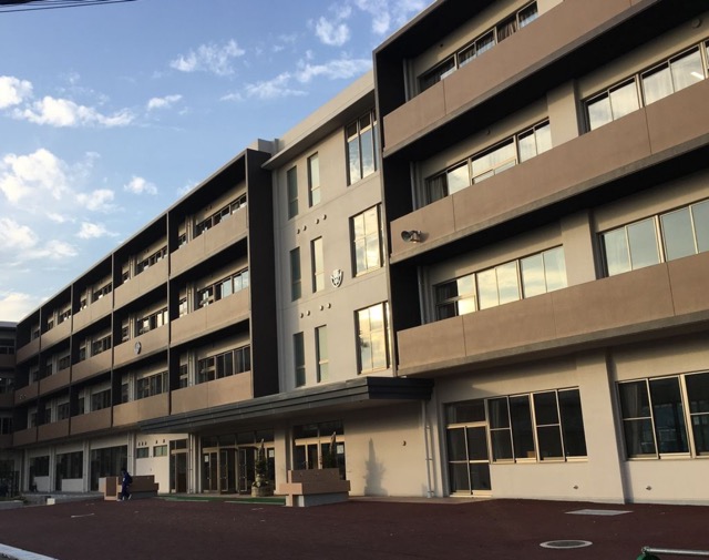 東野中学校まで約400m（徒歩5分）　熊本地震後に校舎が建替えられ、きれいな新校舎で学ぶことが出来ます。