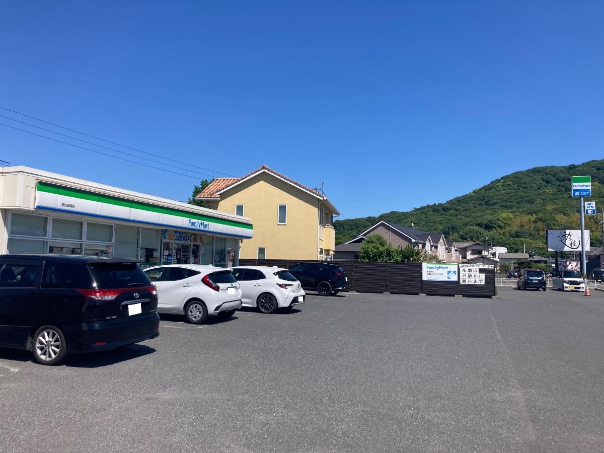 ファミリーマート岡山彦崎店まで約626m（徒歩8分／車で約2分）　急なお買い物に便利。惣菜・冷凍食品も充実！お忙しい中での奥様の時短に一役買ってくれそうです。
