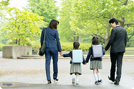 「イイコトテラス君津市宮下」は、施設分離型小中一貫校の「君津市立周南小学校」及び「君津市立周南中学校」の学区内にあります。学校までは徒歩３分という利便性に加えて道路も整備され、お子様の通学にも安心です。