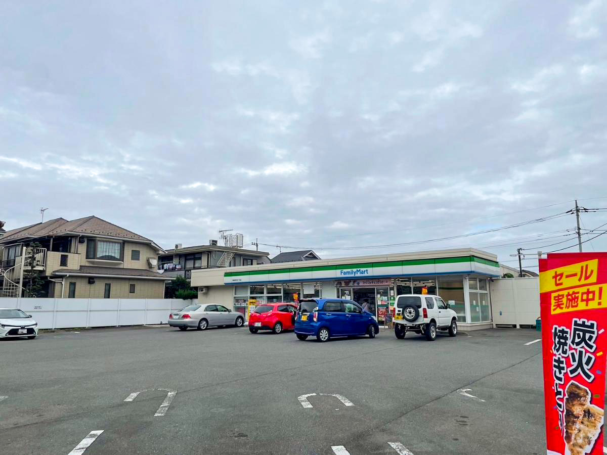 ファミリーマート青梅新町四丁目店まで約200m（徒歩3分）　ちょっとしたお買い物に便利です。