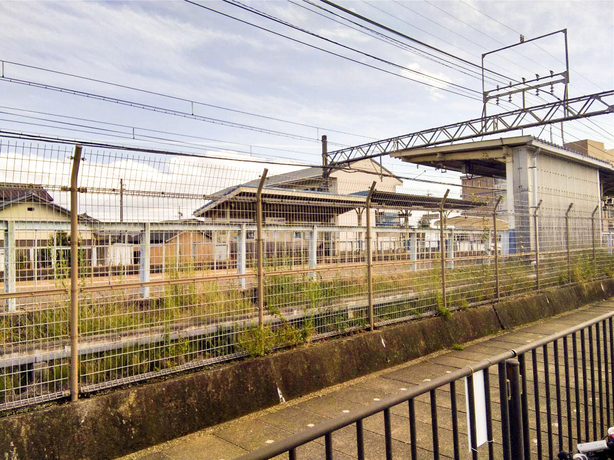 近鉄千代崎駅まで約950m～1km（徒歩12分～13分）　徒歩圏内に駅があり、名古屋方面、津方面へのアクセスも良好です。駅前には無料駐場もあり、送り迎えも便利です！