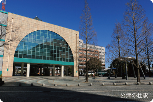 千葉駅・東京駅など主要駅やターミナル駅、また国際線やLCCも就航しています。<BR>成田空港まで電車・バスなどの各種交通機関でアクセス可能！<BR><BR>【電車利用】<BR>イイコトテラス成田並木から京成公津の杜駅へ徒歩約23分<BR>JR京成公津の杜駅より千葉駅へ約42分<BR>※京成成田駅でJR線に乗り換え<BR>※上記所要時間には乗換え・待ち時間が含まれています。<BR><BR>【自家用車利用】<BR>イイコトテラス成田並木から<BR>富里ICへ車で約3分(1.5㎞)<BR>成田空港へ約16分(13km)