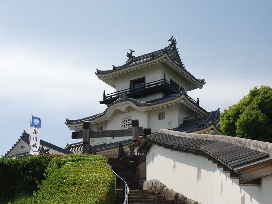 掛川城公園まで約550m（徒歩7分）　市民憩いの場、お子様との毎日のお散歩にピッタリな場所です。四季折々の風景が楽しめます。