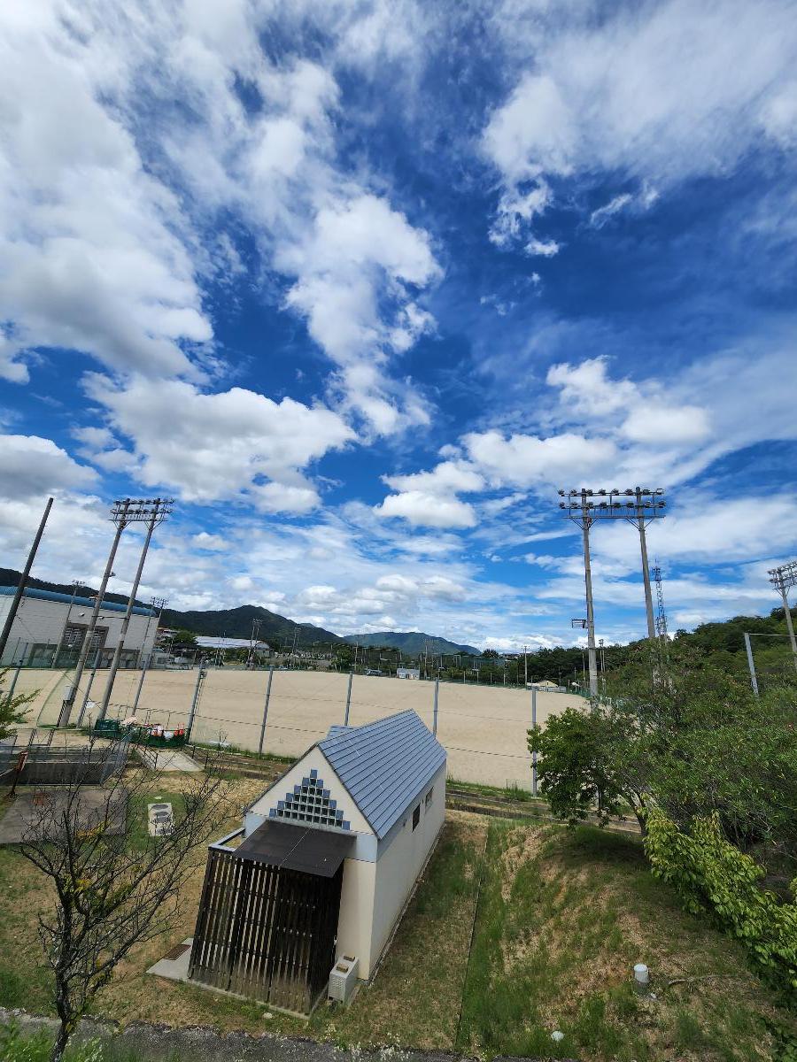 熊野町民グラウンドまで約990m（徒歩13分）　運動不足を解消できる広いグラウンドです。近くにコンビニもあります。