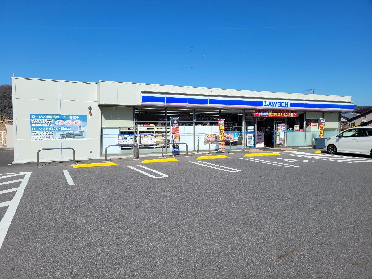 ローソン瑞浪北小田町店まで約300m（徒歩4分）　不足品がすぐ買いに行けるのも魅力的ですね！