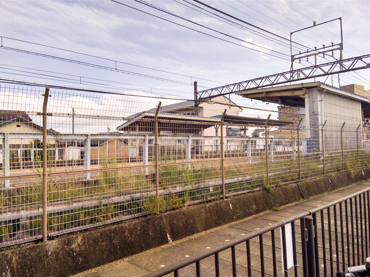 近鉄千代崎駅まで約2.2km（車で約3分）　名古屋方面、津方面もアクセス良好です。