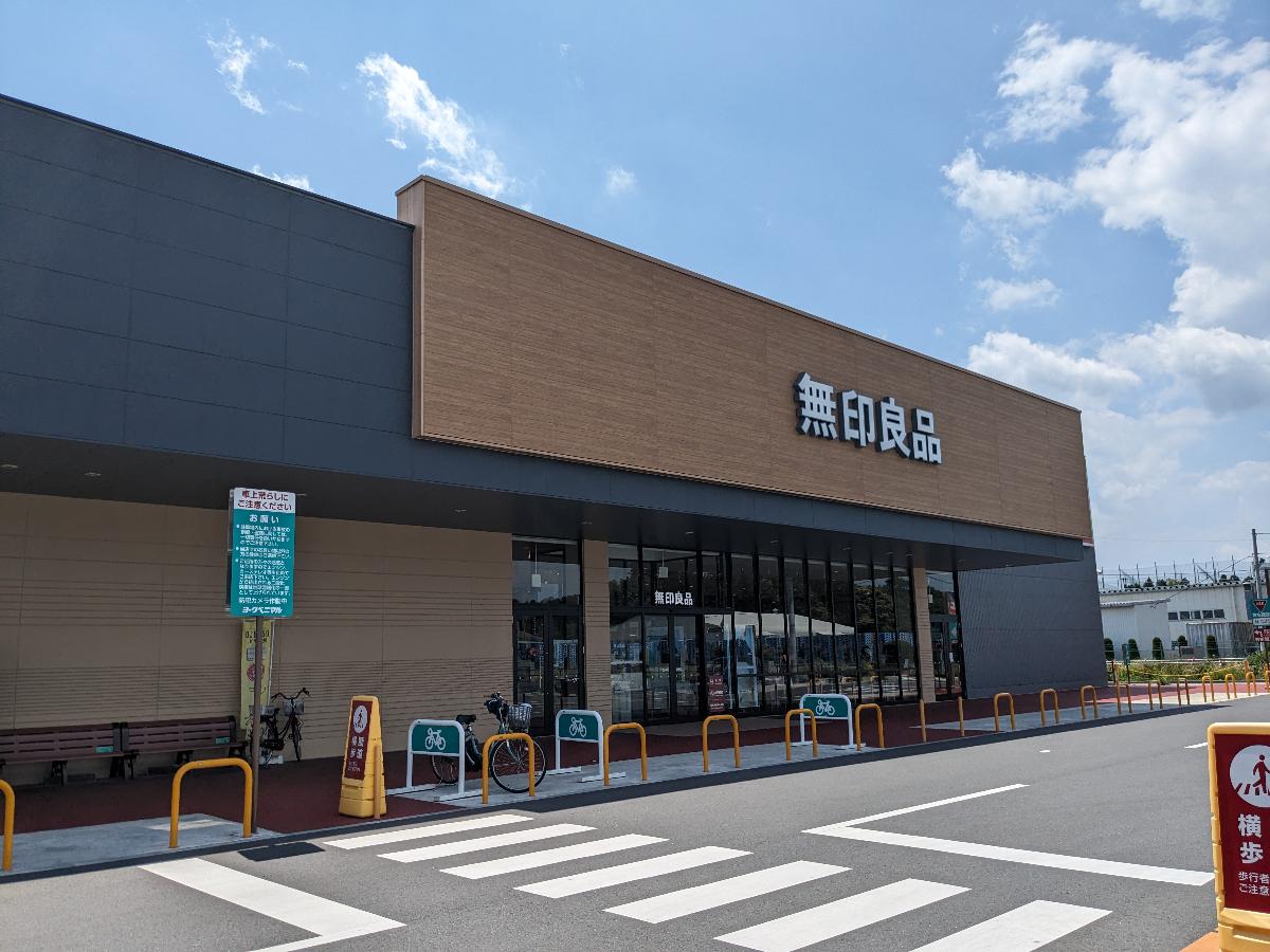 無印良品ヨークベニマル西富山店まで約950m（徒歩12分）　営業時間は10時～20時です。県北唯一の店舗になります！