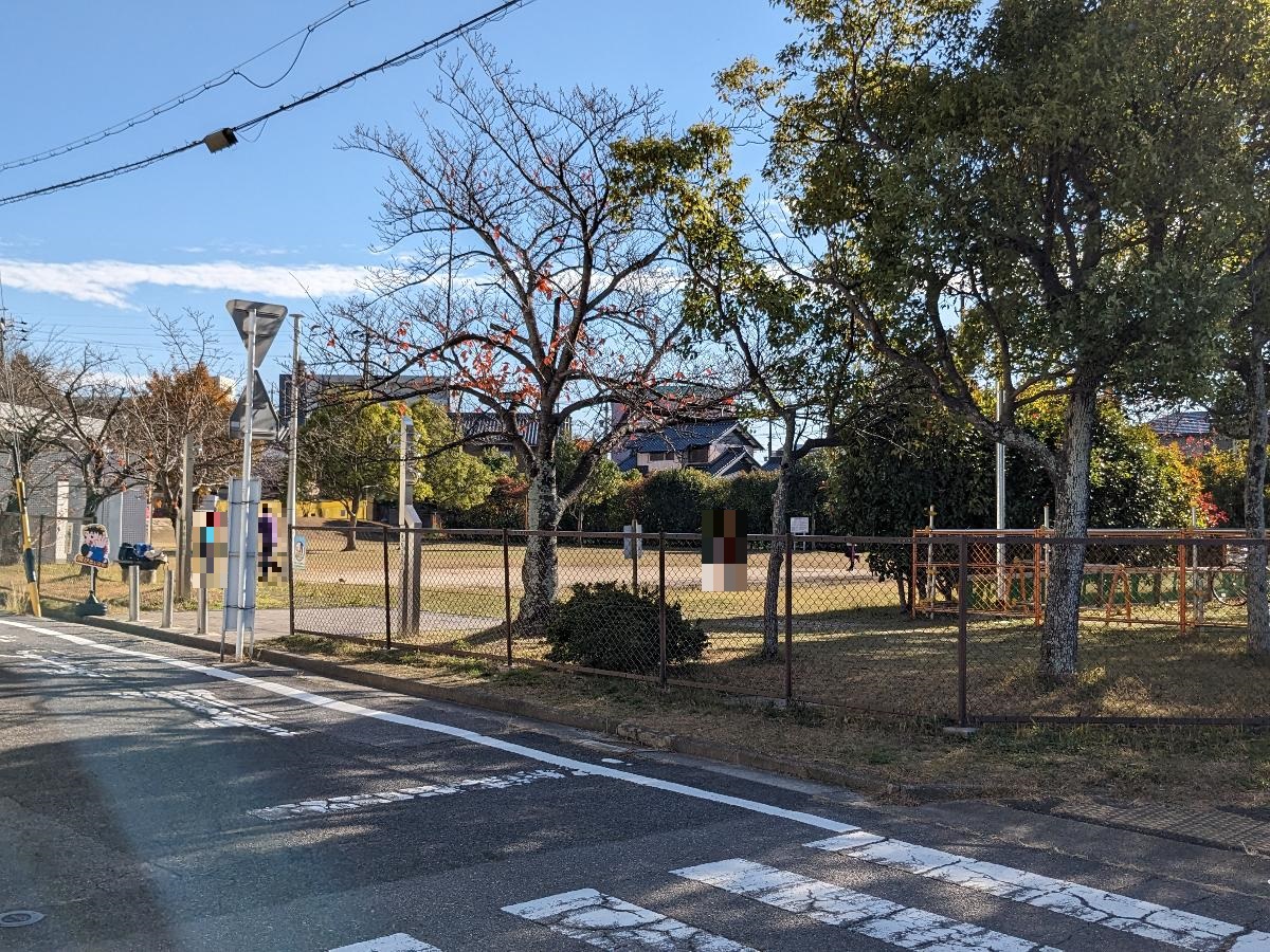 馬畷公園まで約900m（徒歩12分）　ボール遊びも出来る広い公園です。