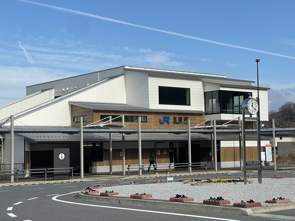 JR草津線　三雲駅まで約1km（徒歩13分）　京都駅までは約44分。県外の通勤も安心ですね♪
