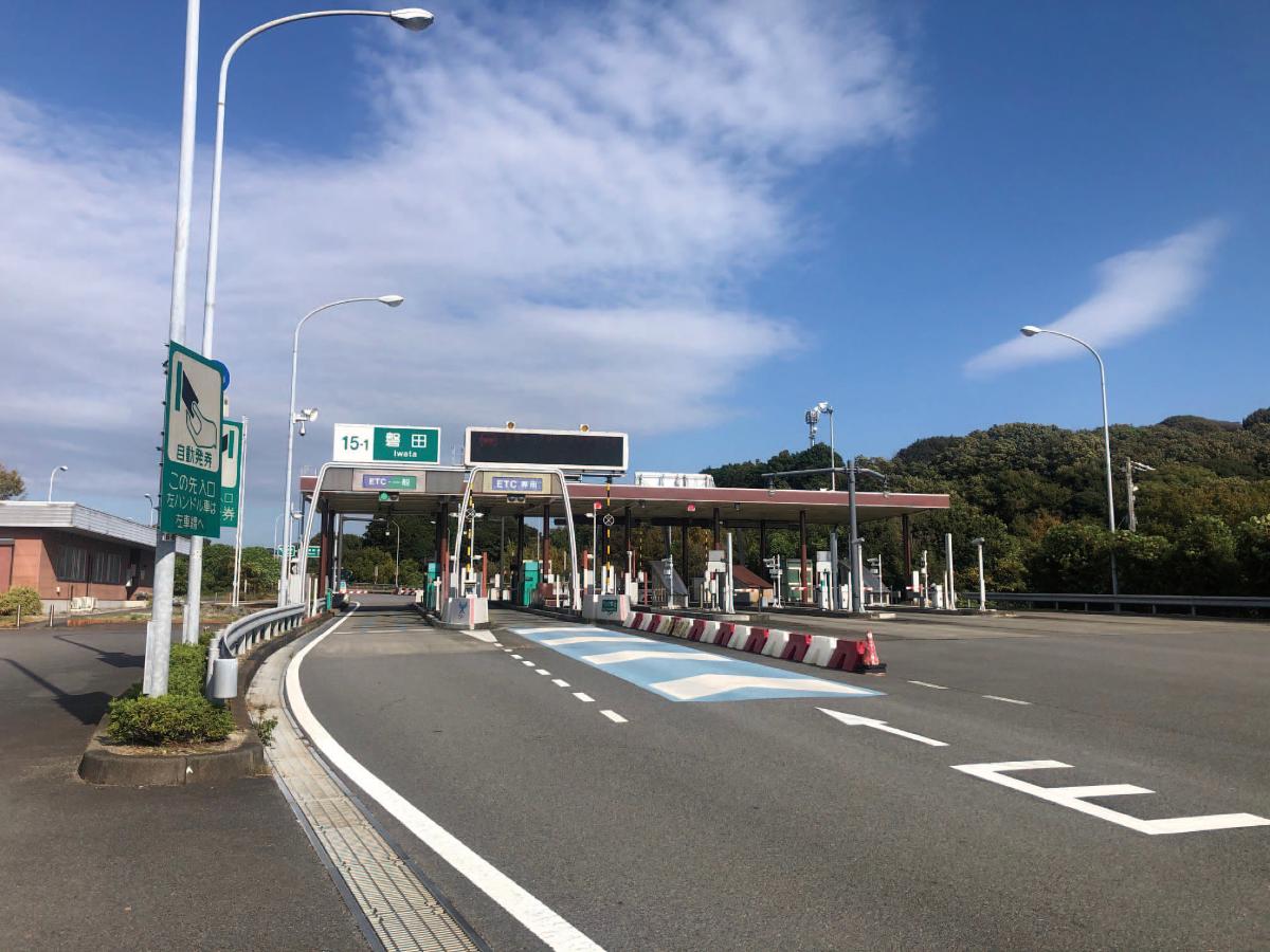 東名高速道路「磐田」ICまで約1.8km（車で約3分）　分譲地から磐田バイパスまでのアクセスはもちろん、東名高速道路へのアクセスも容易です。