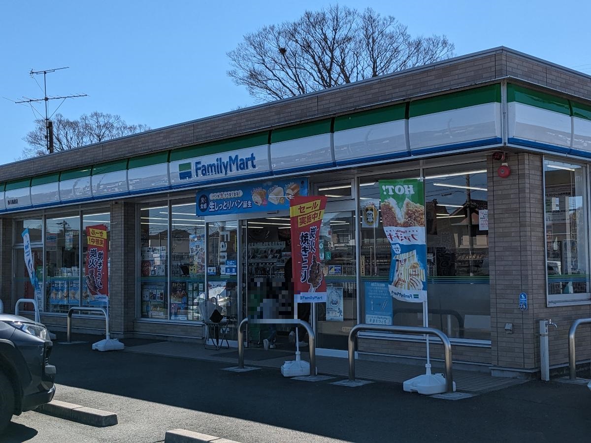 ファミリーマート掛川鳥居店まで約450m（徒歩6分）　徒歩圏内にコンビニがあるため非常に便利です。
