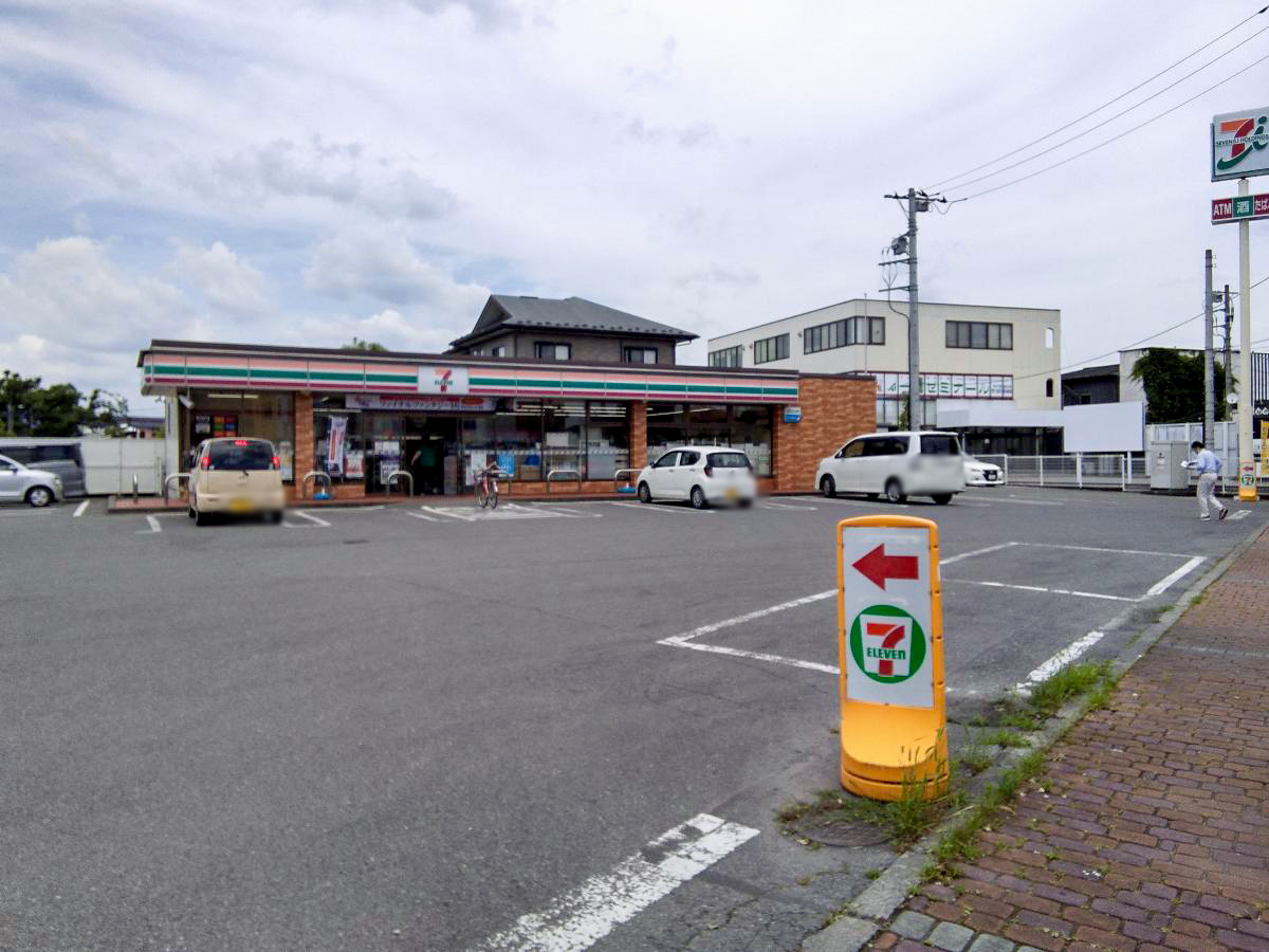 セブンイレブン　鹿沼晃望台店まで約500m　スパーたいらや様と隣接しております。駐車場も広いので利用しやすいです。