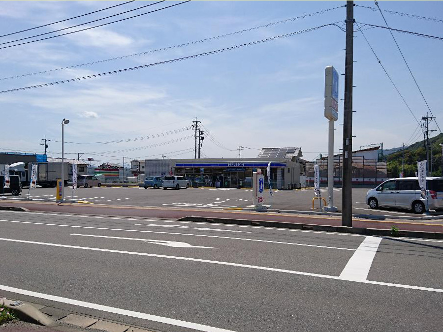 ローソン延岡古川町店まで約300m（徒歩4分）　徒歩圏内（徒歩4分）にあります。ちょっとしたお買い物など近くにコンビニがあるととても便利ですよね。