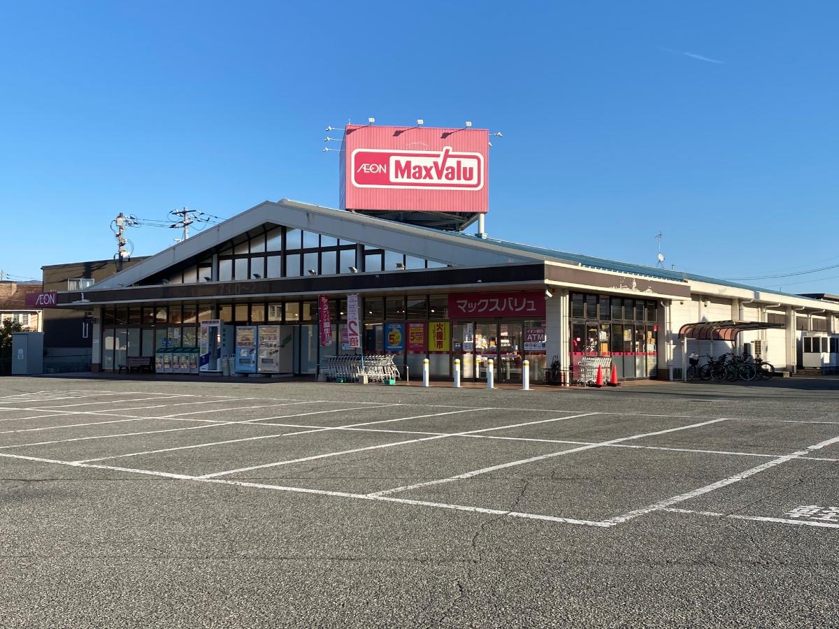 マックスバリュ平川店まで約1.5km（徒歩19分）　店内がちょうどよい広さで買い物しやすいスーパーです。
