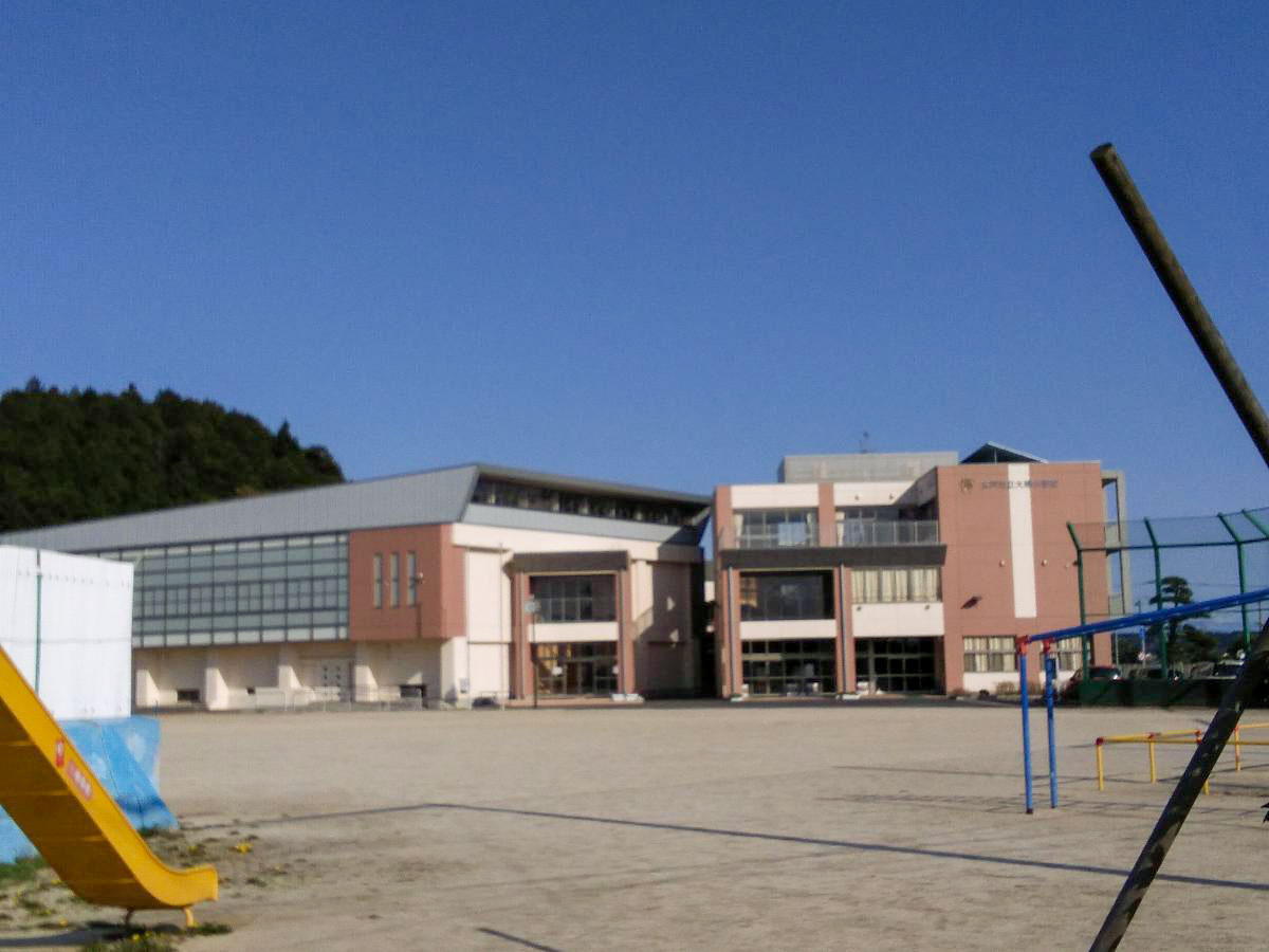 水戸市立大場小学校まで約2.8km（車で約5分）　校舎と体育館が新しくなり、常磐の杜からの通学路も順次整備されています。※酒門小も選べます。