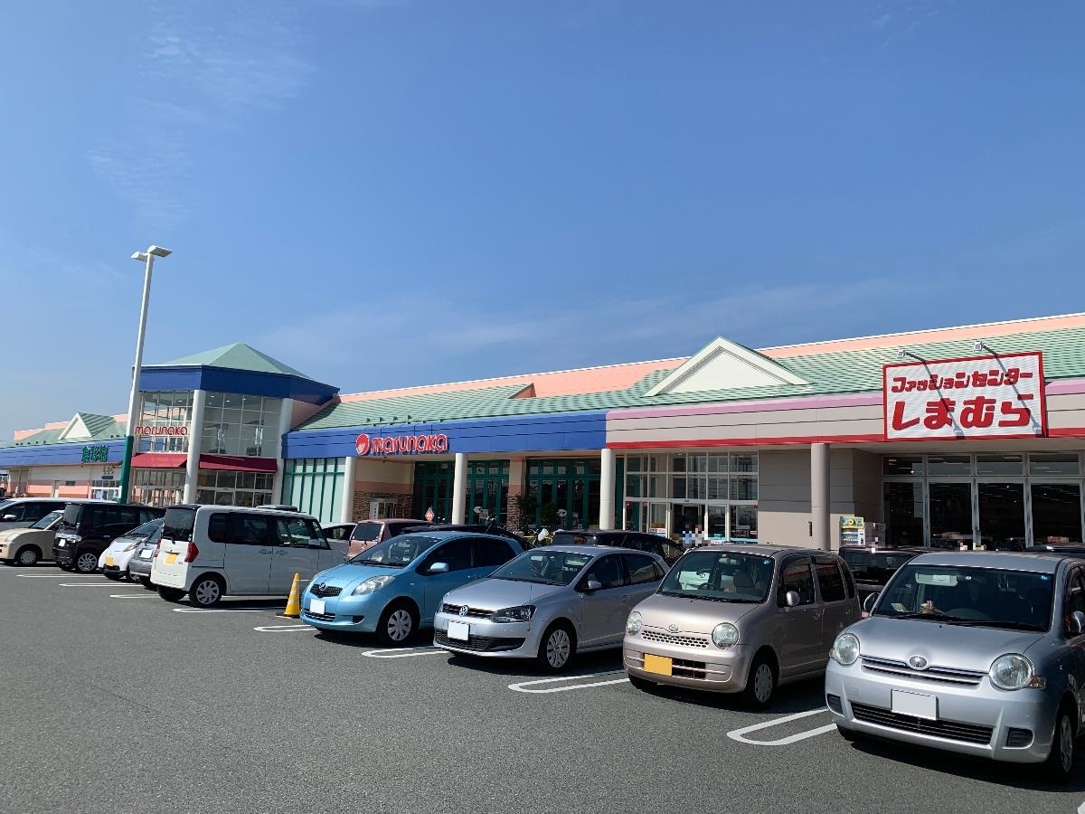 アイタウン平岡町一色西 土地 マルナカ加古川店まで約350m～850m（徒歩5分～11分）　営業時間は9時～23時！閉店前はお弁当や惣菜が半額になることもあります！ファッションセンターしまむらが併設されており、活気あふれるお店です。