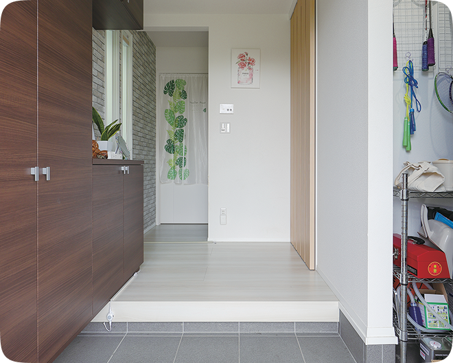 ❹ 玄関まわりの収納も充実