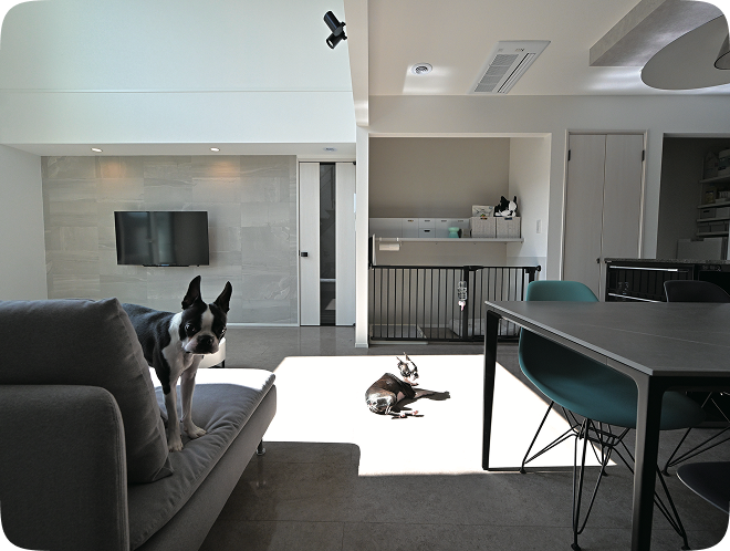 ❷ 汚れに強い石目調フローリング